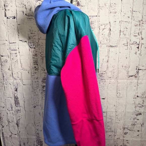 *NWOT* Patagonia Women's Full-Zip Microdini Hoody. Size XL. Multi color. - Picture 9 of 10
